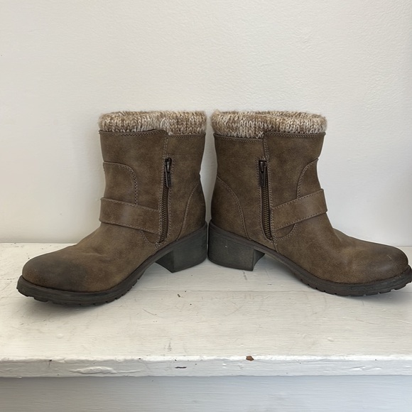 Roxy boots, woman’s size 8. Fuzzy warm lining  with 2 inch heel. - Picture 3 of 8